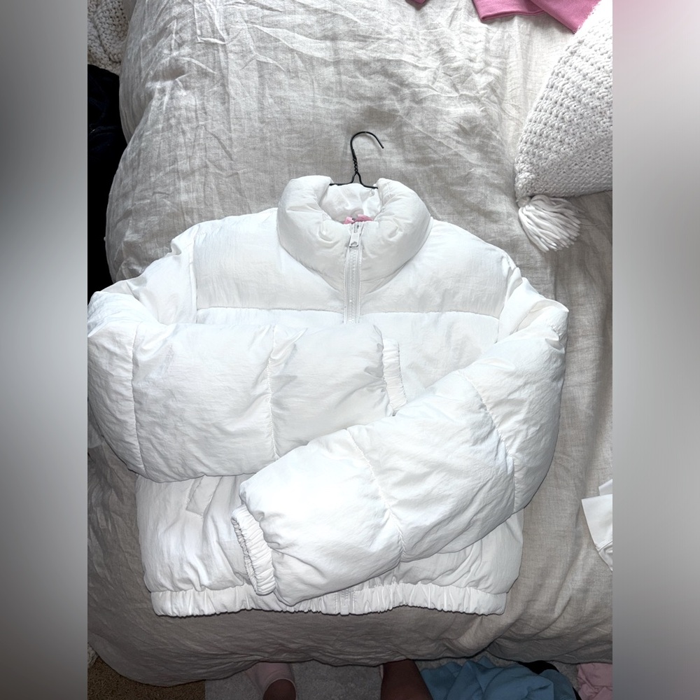 CROPPED WHITE PUFFER